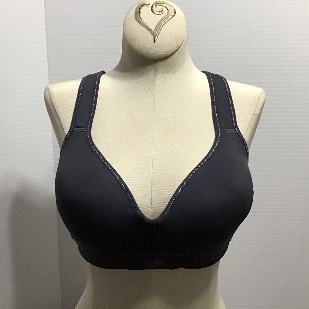 marika sports bra Razor Back Gray White Stitching Yoga Workout High Impact Sz M‎